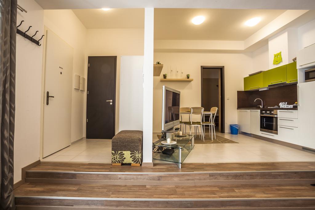 Stay In City Apartment Bastova Братислава Екстериор снимка