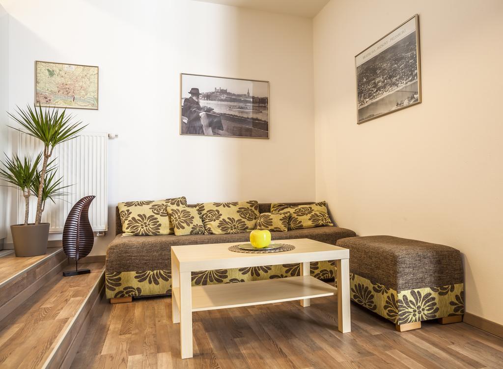 Stay In City Apartment Bastova Братислава Екстериор снимка