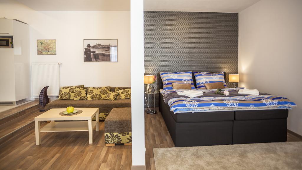 Stay In City Apartment Bastova Братислава Екстериор снимка