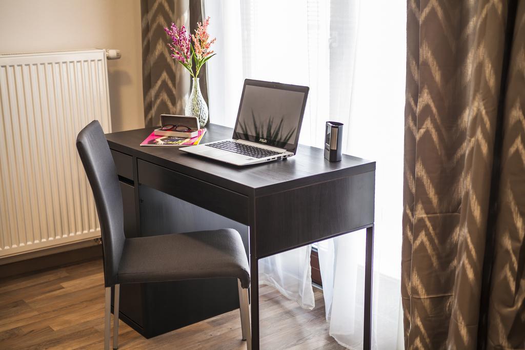 Stay In City Apartment Bastova Братислава Екстериор снимка