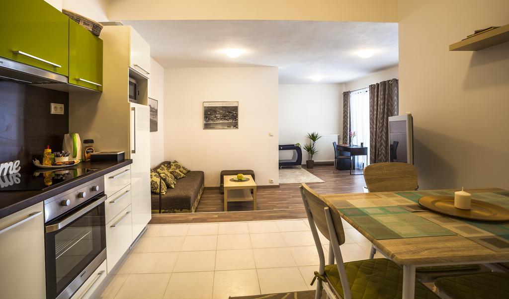Stay In City Apartment Bastova Братислава Екстериор снимка