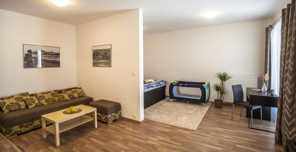 Stay In City Apartment Bastova Братислава Екстериор снимка