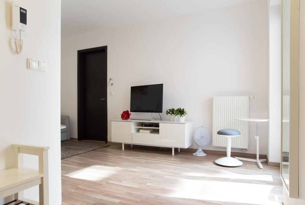 Stay In City Apartment Bastova Братислава Екстериор снимка