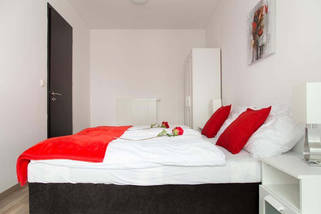 Stay In City Apartment Bastova Братислава Екстериор снимка