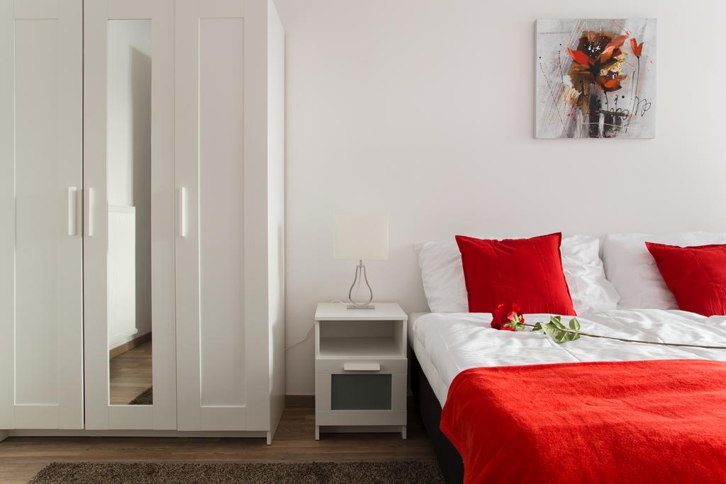 Stay In City Apartment Bastova Братислава Екстериор снимка