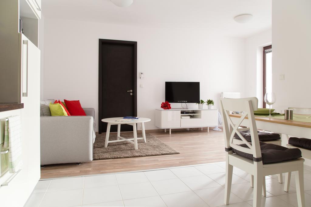 Stay In City Apartment Bastova Братислава Екстериор снимка