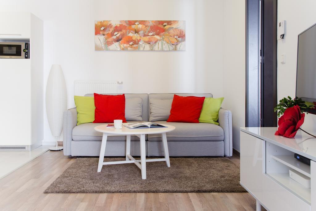 Stay In City Apartment Bastova Братислава Екстериор снимка