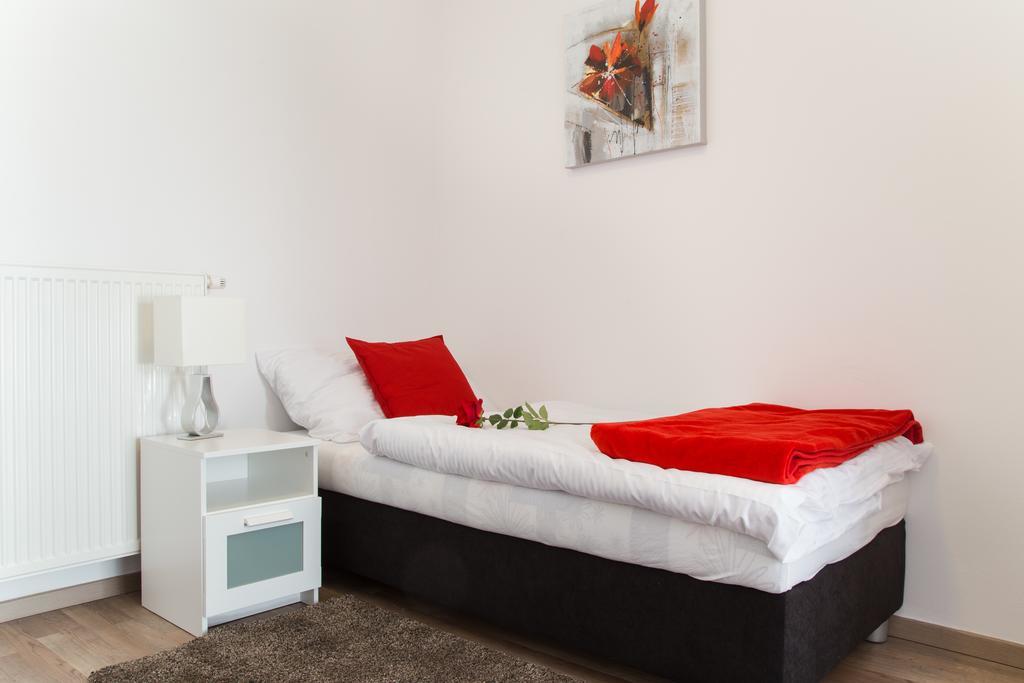 Stay In City Apartment Bastova Братислава Екстериор снимка
