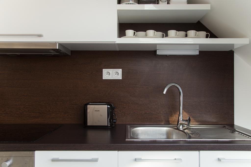 Stay In City Apartment Bastova Братислава Екстериор снимка