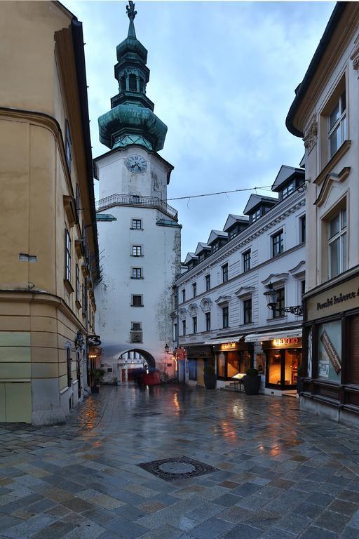 Stay In City Apartment Bastova Братислава Екстериор снимка