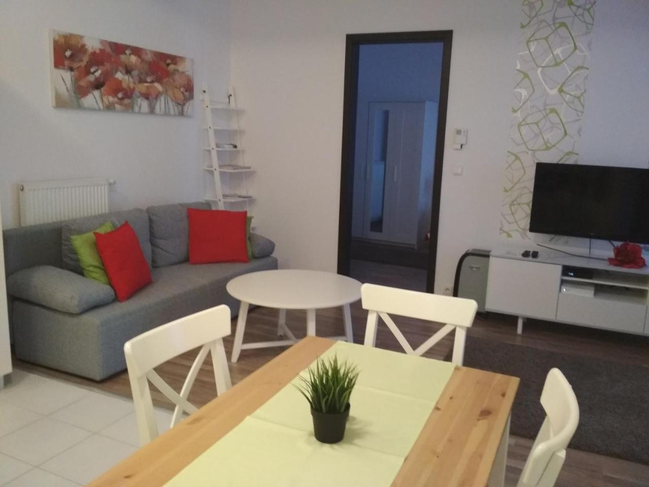 Stay In City Apartment Bastova Братислава Екстериор снимка