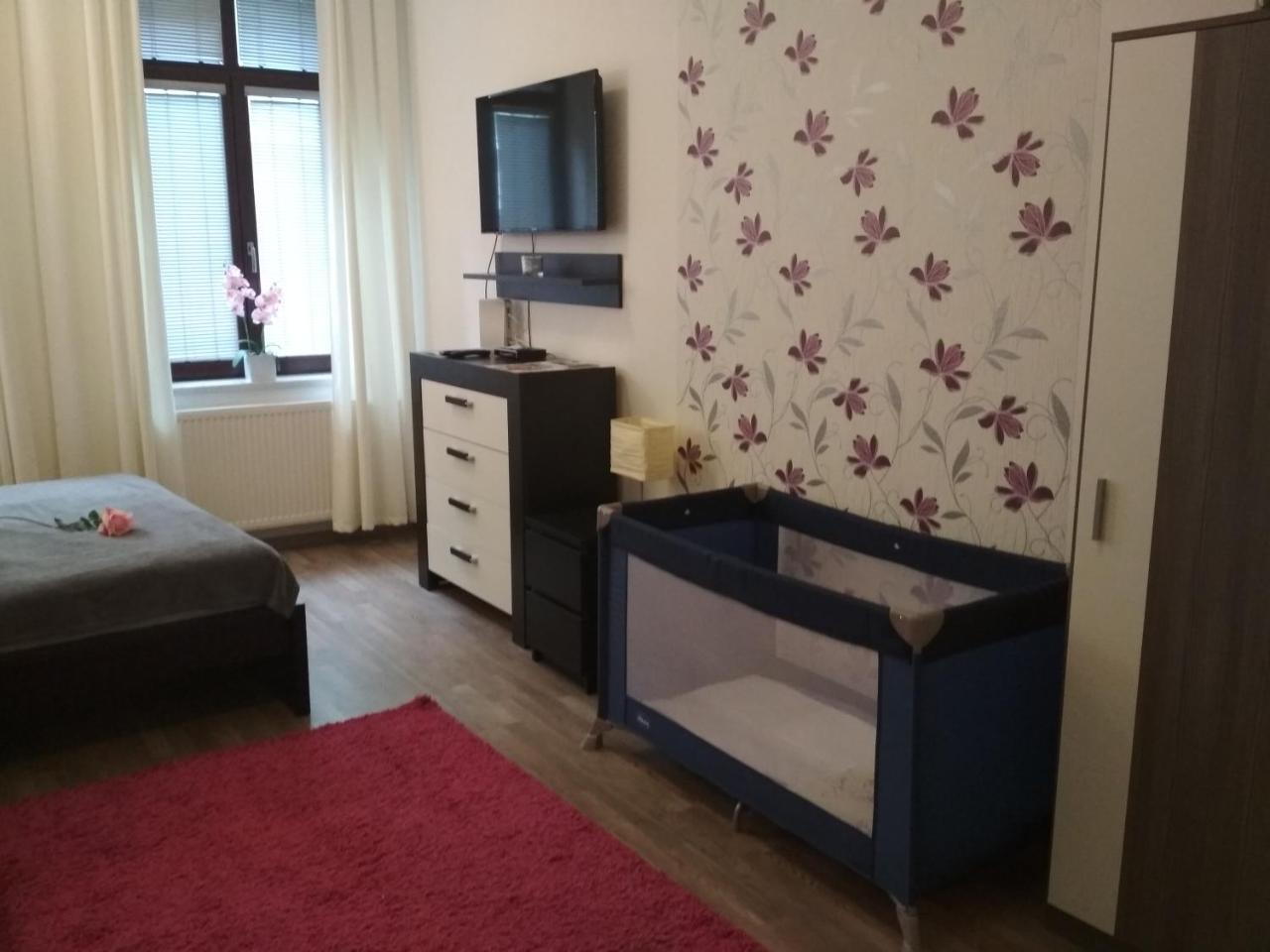 Stay In City Apartment Bastova Братислава Екстериор снимка