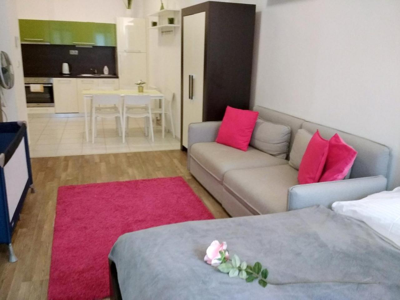 Stay In City Apartment Bastova Братислава Екстериор снимка